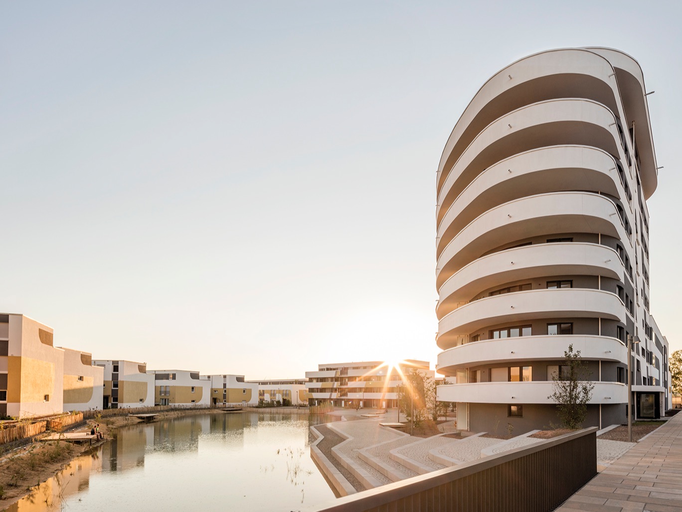 Arkadien Sonnenuntergang über Mehrfamilienhäuser