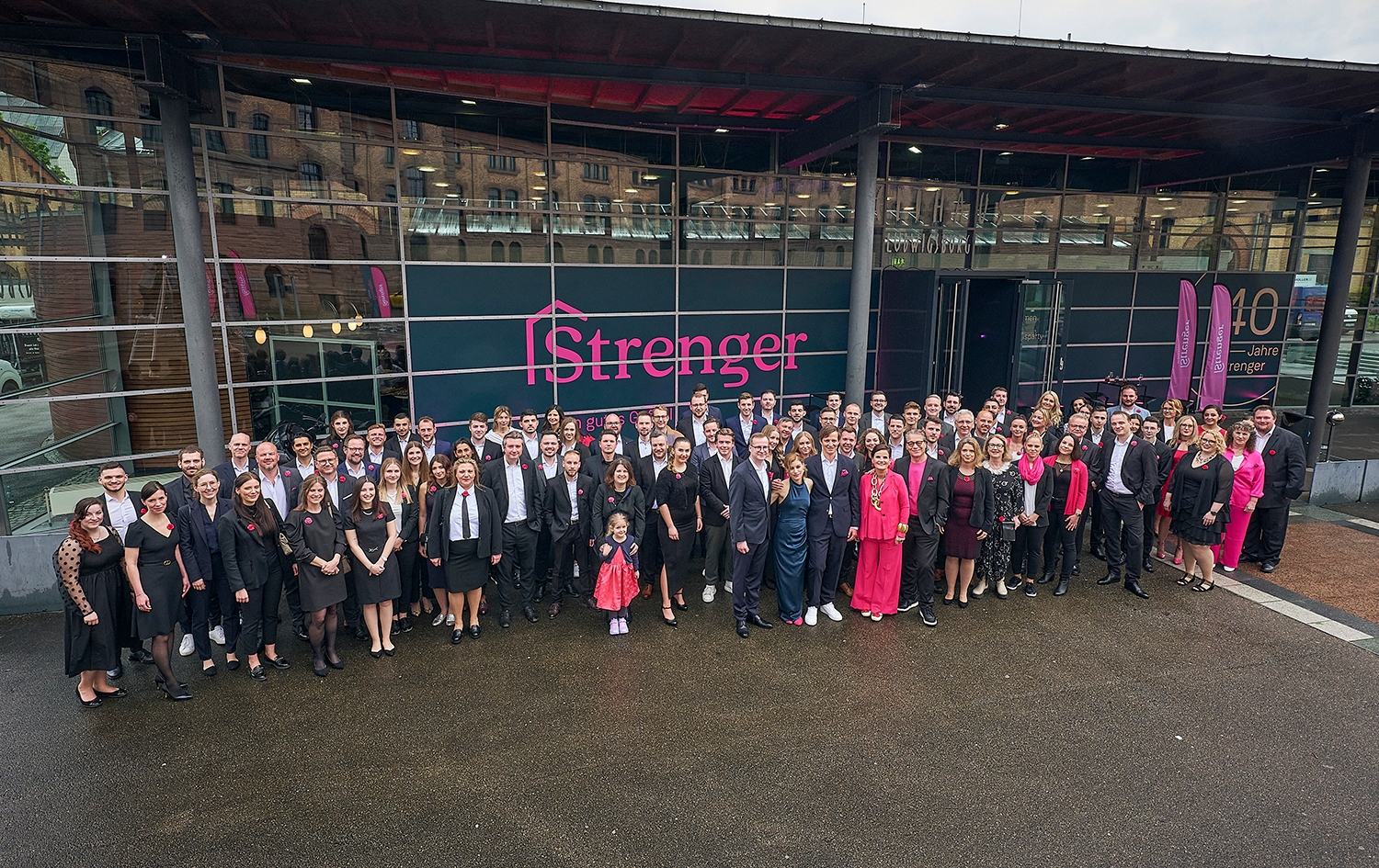 Gruppenbild Mitarbeiter 40 Jahre Strenger